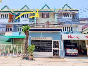 For SaleTownhouseSuphan Buri : Come quickly, townhouse. 3 floors, large house, Soi Songphon (Soi Governors Mansion), Rua Yai Subdistrict, Mueang District, Suphan Buri Province.
