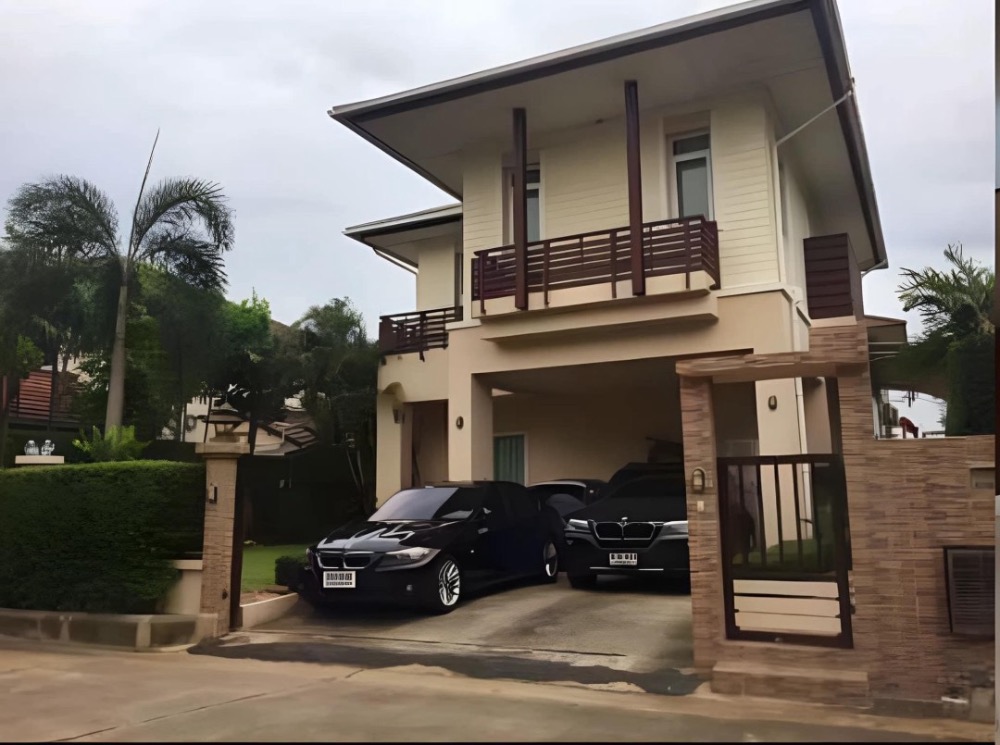 For RentHousePathum Thani,Rangsit, Thammasat : #For rent/sale, very large detached house, 80 sq m, detached house, Modern style, Thanyathani Village, Home on Green Village 2, Lam Luk Ka Subdistrict, Khlong 4, Lat Sawai District, decorated, ready to move in, there is a garden around the house. There ar
