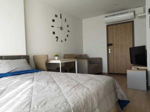 For RentCondoBangna, Bearing, Lasalle : IDEO O2 near BTS Bangna, rent 10,000 baht/month, with furniture, appliances.