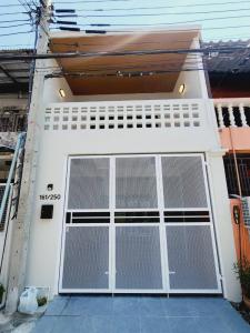 For SaleTownhouseVipawadee, Don Mueang, Lak Si : For sale: 2-story townhouse, Bandit Home, 18 sq m., 3 bedrooms, 2 bathrooms, newly renovated (ALP-TH-2405002)
