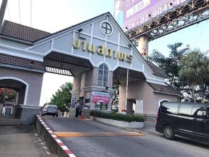 For SaleShophousePathum Thani,Rangsit, Thammasat : Commercial building for sale, Sathaporn University, Rangsit, Khlong 4, good location, next to Lotus, very perfect condition, corner house, airy.