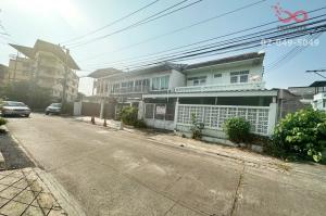 For SaleTownhouseLadprao, Central Ladprao : Townhouse for sale, 2 floors, 28 square meters, Soi Lat Phrao 51, Lat Phrao Road.