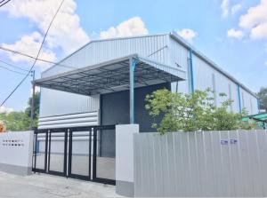 For RentWarehouseChokchai 4, Ladprao 71, Ladprao 48, : Warehouse for rent, 400 sq m. with office, Lat Phrao, Ratchada, Sutthisan area, near MRT Lat Phrao 71, MRT Sutthisan, warehouse 8 meters high, door 4 meters high.