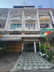For SaleBusinesses for salePinklao, Charansanitwong : 📣 Apartment business for sale, Soi Charan 33, shophouse, 1 unit, 19 sq m.