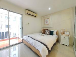 For SaleCondoBangna, Bearing, Lasalle : For sale: Regent Home 7/1, fully furnished room, ready to move in.
