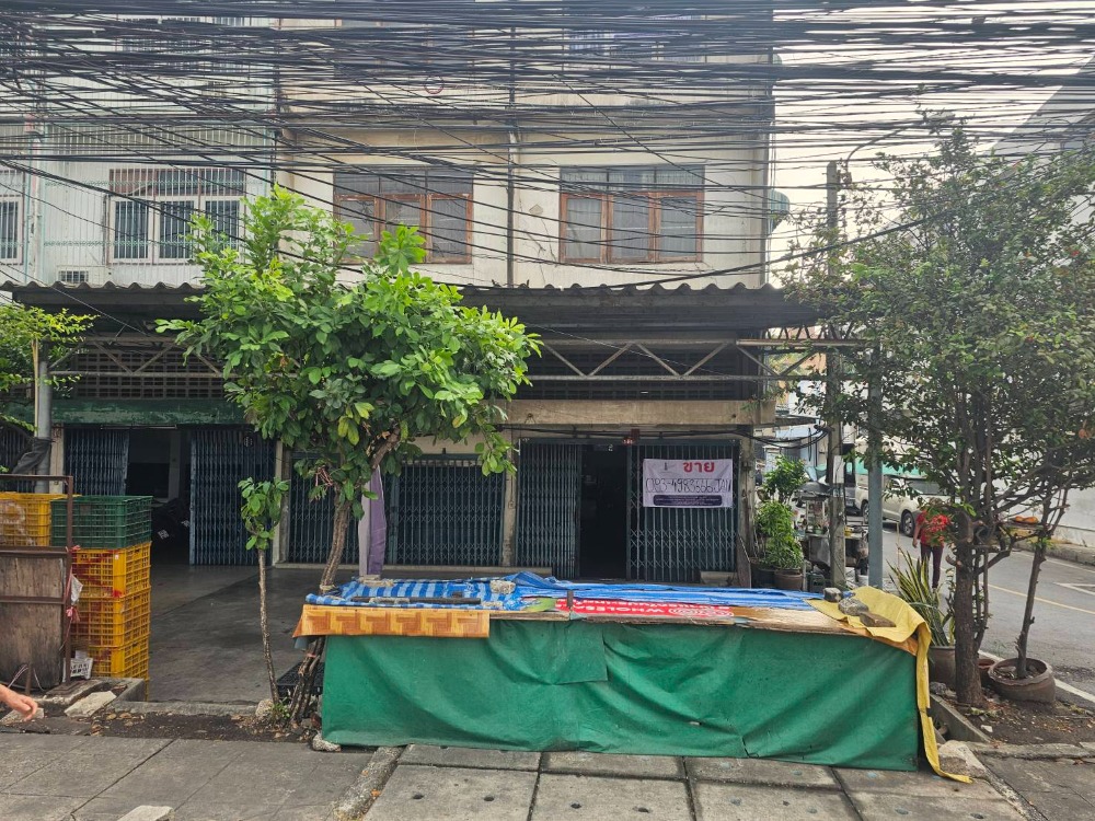 For SaleShophouseSamut Prakan,Samrong : Ex for sale: 3-storey commercial building with mezzanine, 2 corner rooms with warehouse in the back. The building faces north, has parking in front, can park 2-3 cars. If interested, add Line ID: @condo456