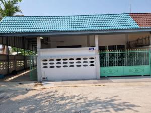 For SaleHouseRatchaburi : House and land for sale One-story house, already renovated, has a fence, size 44 sq m., North direction, behind the corner of Chonlaprathan Road, Photharam Subdistrict, Photharam District, Ratchaburi Province, near the main road, is a community area.