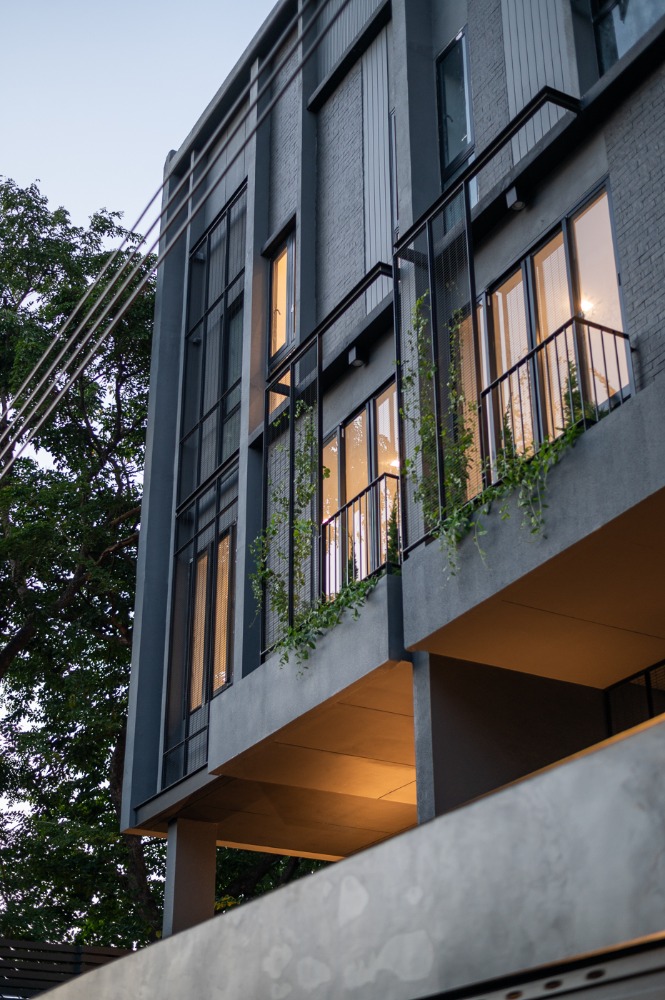 For SaleTownhouseRatchadapisek, Huaikwang, Suttisan : 𝐋 𝐒𝐂𝐀𝐏𝐄 𝐒𝐨𝐮𝐥' 𝐗 Ratchada 20 ( L Scape Ratchada 20 - Phase 2) - Craft Townhome in the heart of Ratchada.
