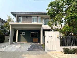 For RentHouseLadkrabang, Suwannaphum Airport : Luxurious 2-story detached house for rent, new house, never lived in, new project, Manthana Village, Bangna - Wongwaen (Ramkhamhaeng 2), fully furnished. The front of the house faces south, convenient to travel, can enter and exit in 2 ways, Ramkhamhaeng 