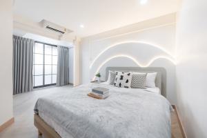 For SaleCondoRatchathewi,Phayathai : 🚅🏬Condo in the heart of Victory Monument. Ratchaprarop Garden Monument, the perfect condo for all types of travel, 2 bedrooms, 2 bathrooms, 83 sq m.