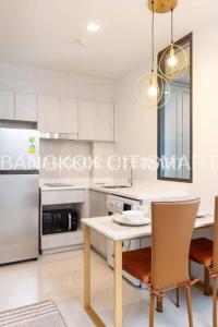 For SaleCondoWitthayu, Chidlom, Langsuan, Ploenchit : Life One Wireless [ SALE ] - 1 bedroom, 35 sq m, very high floor, only 6.5 million! Beautiful fully decorated room, very good price, Yeild over 4.2%, near BTS Ploenchit / contact 062-3625623