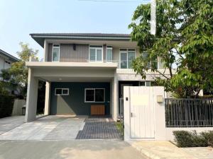 For RentHouseLadkrabang, Suwannaphum Airport : New home! For rent, Manthana Bangna-Wongwaen Village (Ramkhamhaeng 2), fully furnished, has parking space, ready to move in.