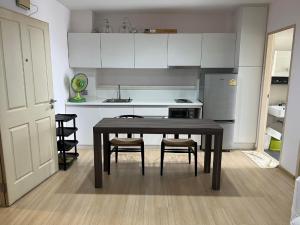 For RentCondoLadprao, Central Ladprao : Sym Vipha Ladprao available and ready for rent, fully furnished, high floor, open view, please inquire.