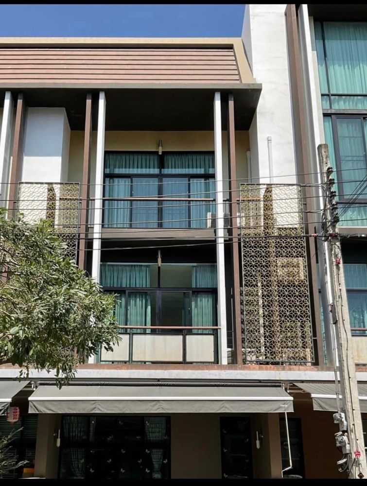 For RentTownhouseBang Sue, Wong Sawang, Tao Pun : 3-story townhome for rent, Flora Wongsawang, Flora Wongsawang, fully furnished, ready to move in. Near the Tiwanon Intersection BTS station, only 500 meters.