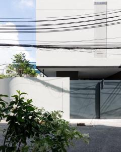 For RentHouseRama9, Petchburi, RCA : 🚩For Rent🚩New Modern House in Soi Pracha Songkhro 27