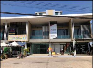 For SaleShophouseKorat Nakhon Ratchasima : For sale/rent, 2-story commercial building, prime location,in the middle heart of Korat city,near The Mall Department Store.