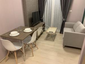 For RentCondoRatchadapisek, Huaikwang, Suttisan : For rent: Chapter One Eco Ratchada - Huai Khwang (Chapter One Eco Ratchada - Huai Khwang) If interested in negotiating the price, add Line @condo168 (with @ in front as well)