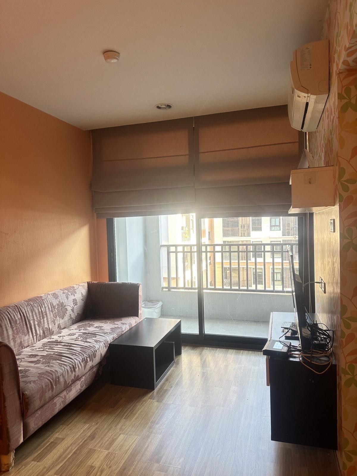 For RentCondoKaset Nawamin,Ladplakao : Baan Navatara Condo Kaset Nawamin is ready to move in, fully furnished, convenient travel, expressway entry and exit points.