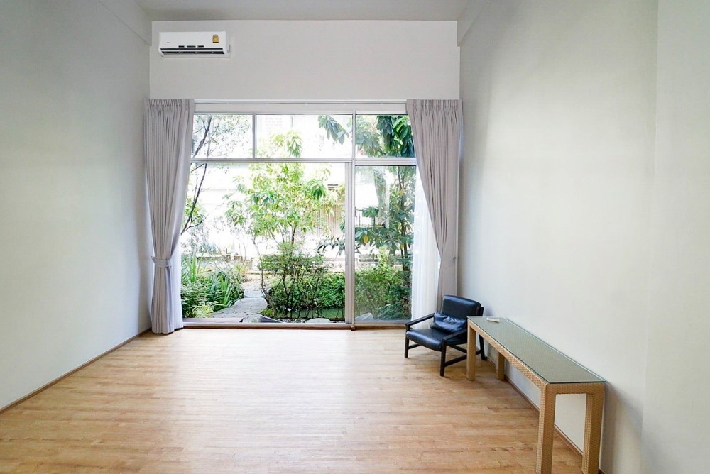 For SaleTownhouseNawamin, Ramindra : Home office near fashion The upper floor is comfortable. The ground floor is spacious and can be used as an office. 🌳 Behind the house is a shady garden.