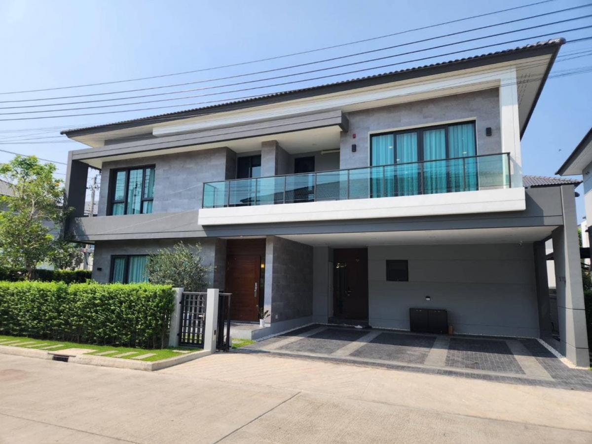 For RentHouseBangna, Bearing, Lasalle : 🌟For rental detached house The City Bangna new project. Detached House 2 storeys 4 bedrooms /5 bathrooms. Quite new house only 5 months. Fully furnished and ready to move in . Nearby Mega Bangna . 🔑Rental Fee 350,000 THB /Month