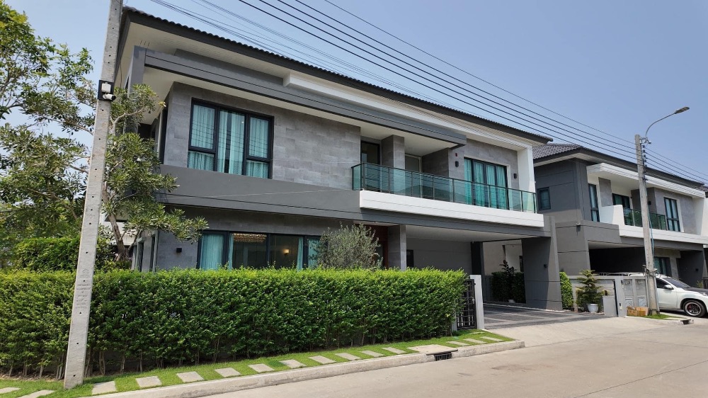 For SaleHouseBangna, Bearing, Lasalle : The owner of the house is letting it out himself. Selling for 30 million. Rent for 350,000 ฿.