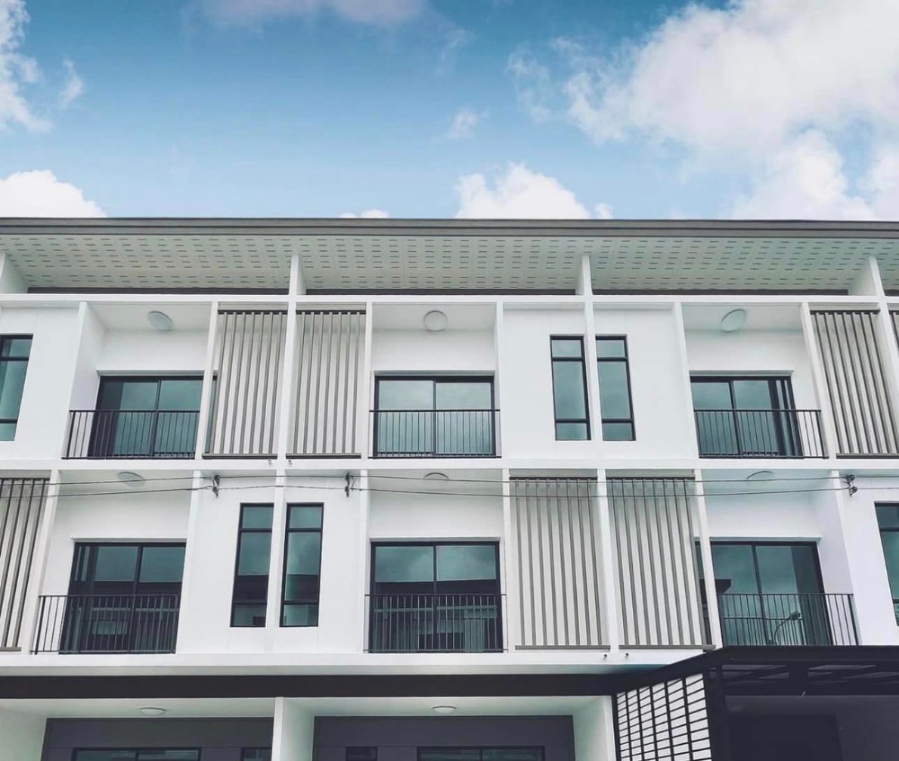 For RentTownhousePattanakan, Srinakarin : 🔴37,000฿🔴 𝐏𝐚𝐭𝐢𝐨 𝐒𝐫𝐢𝐧𝐚𝐤𝐚𝐫𝐢𝐧-𝐑𝐚𝐦𝐚 𝟗 | Townhome Patio Srinakarin-Rama 9 🏘🏠 ✅ Beautiful house, good location, near the department store. Happy to serve you 🙏✍️ If interested, contact via Line. Responses very quickly @bbcondo88​ ✍️ Property code​ 675-2402