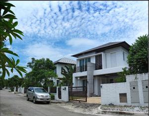 For RentHouseBangna, Bearing, Lasalle : 2-story detached house for rent, Blue Lagoon Village 1, Bangna-Wongwaen, beautiful, ready to move in, convenient to travel, if interested contact Line @841qqlnr