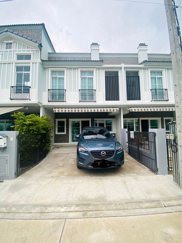 For RentTownhouseBangna, Bearing, Lasalle : 🏠์New townhouse for rent, Indy 4 bangna km.7 near Mega Bangna Greatest location in this area. Amazing decoration
