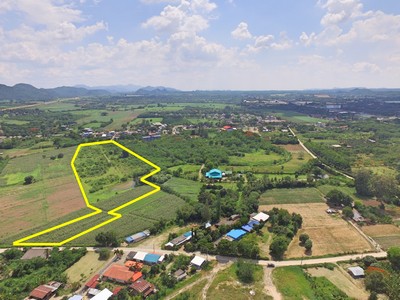 For SaleLandKorat KhaoYai Pak Chong : Land for sale in Khao Yai, 60 meters from Thanarat Road (in Km.1), 28 rai, just 3.98 million per rai, very cheap.