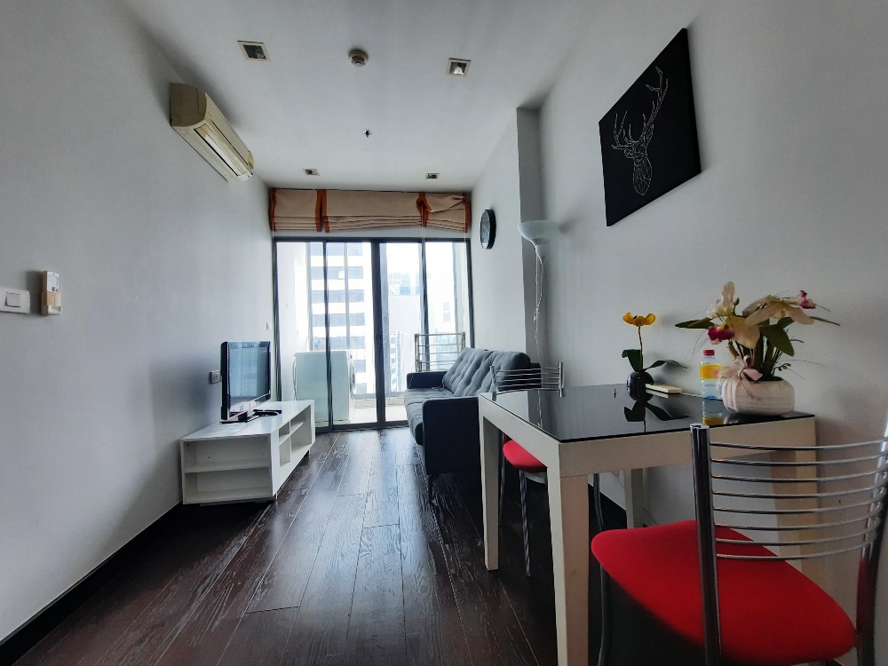 For RentCondoRatchathewi,Phayathai : Urgent for rent Complete electrical appliances !!!Condo for rent Ideo Q Phyathai Size 40sqm(1Bedroom/1bathroom) 3x floor for 18,000 baht/month.