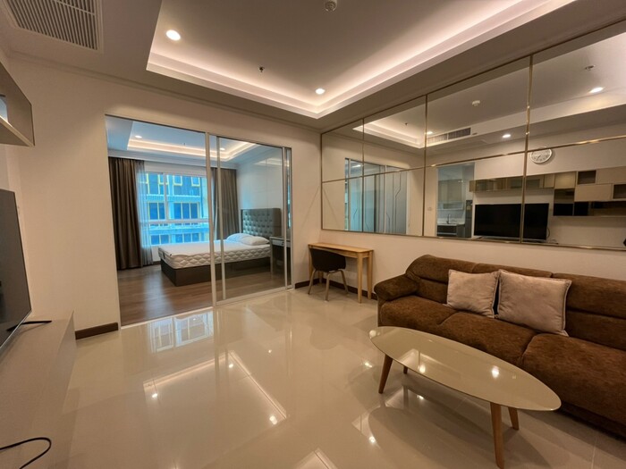 For SaleCondoRatchathewi,Phayathai : Selling with tenant!! Supalai Elite Phayathai 1 Bed, size 44 square meters, 23rd floor, beautifully decorated. Interested Tel.086-557-9898
