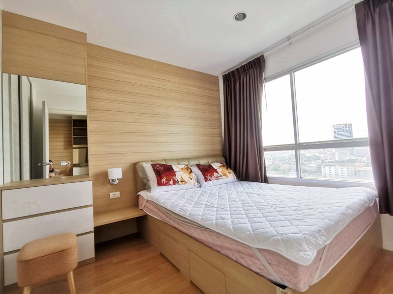 For RentCondoPattanakan, Srinakarin : For rent: Lumpini Place Srinakarin-Hua Mak Station, new room, cheap price!! All built-ins, near Airport Link Hua Mak, 33 sq m, fully furnished, ready to move in.