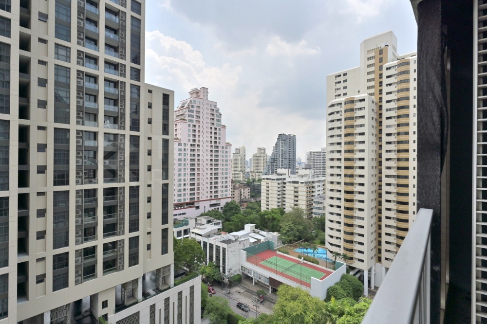 For SaleCondoSukhumvit, Asoke, Thonglor : Special deal 2B 2B Very high floor size 81 (only 18x,xxx/sq m) City view, Fully furnished, Good layout Sell 14.7 MB only (Near Emquatier)