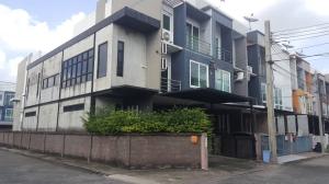 For RentTownhouseNawamin, Ramindra : 3-storey townhome for rent, behind the corner, modern style, Greenwich Ramintra, next to Makro, can raise animals