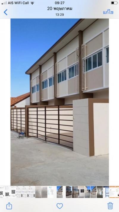 For SaleTownhousePattaya, Bangsaen, Chonburi : Selling a new townhome, quality, 1 hand, 5.2 m wide, the price is cheap.