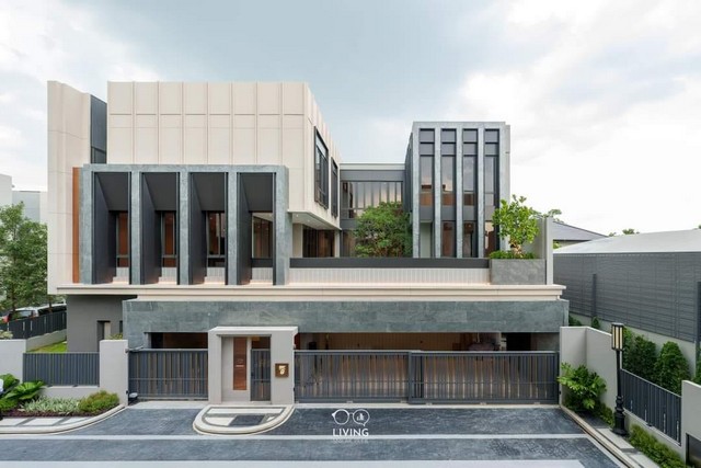 For RentHousePattanakan, Srinakarin : Luxury 3-story pool villa for rent, Bugaan Pattanakarn, Modern Luxury style, 700 sq m., 5 bedrooms, Soi Phatthanakan 32. With glass elevator Swimming pool in the house