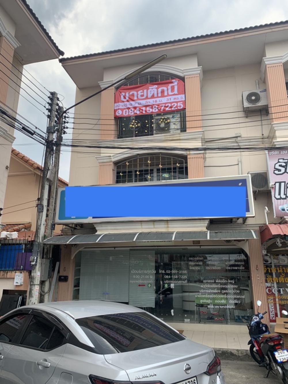 For SaleShophousePathum Thani,Rangsit, Thammasat : 3-storey commercial building for sale, corner room, 7 meters wide, east , across from the market, Lam Luk Ka Khlong 4