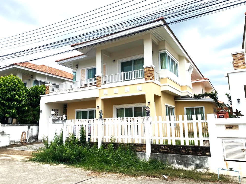 For SaleHouseKorat Nakhon Ratchasima : Quick sale 2 storey house, The House, Hosonia. Ratchasima-Pak Thong Chai Road Near Suranaree University of Technology, Suranaree Nakhon Ratchasima