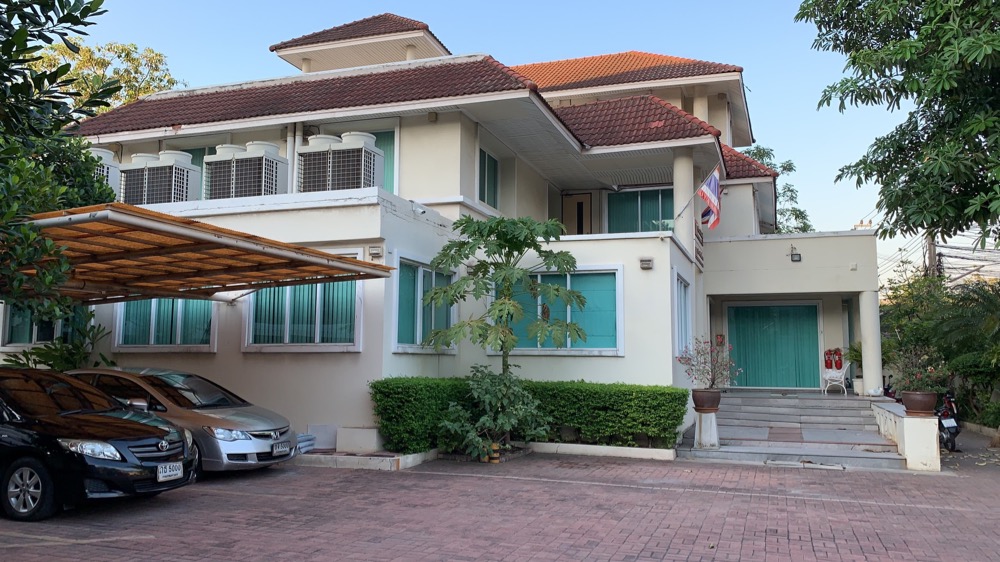 For SaleOfficeRamkhamhaeng, Hua Mak : Sell Office in Town, Town Home Office, 3 floor, corner, good location with parking