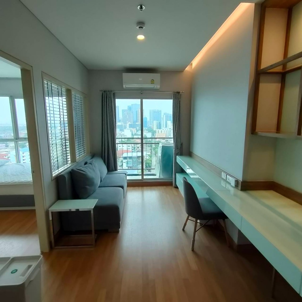 For RentCondoSapankwai,Jatujak : *** Room 1 BR. Best price **** Can see the room video ^^