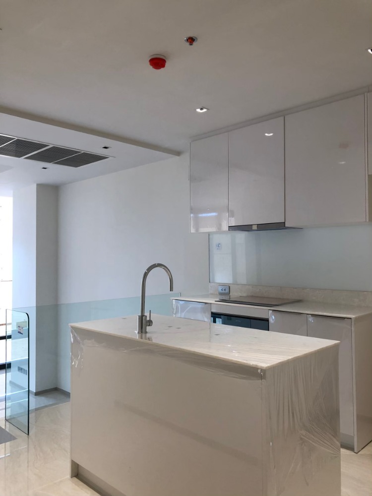 For SaleCondoSilom, Saladaeng, Bangrak : The best condo in the Sathorn area! Ashton Silom 2Bed 14.XX STACK FLOOR! The last room can be found chic.