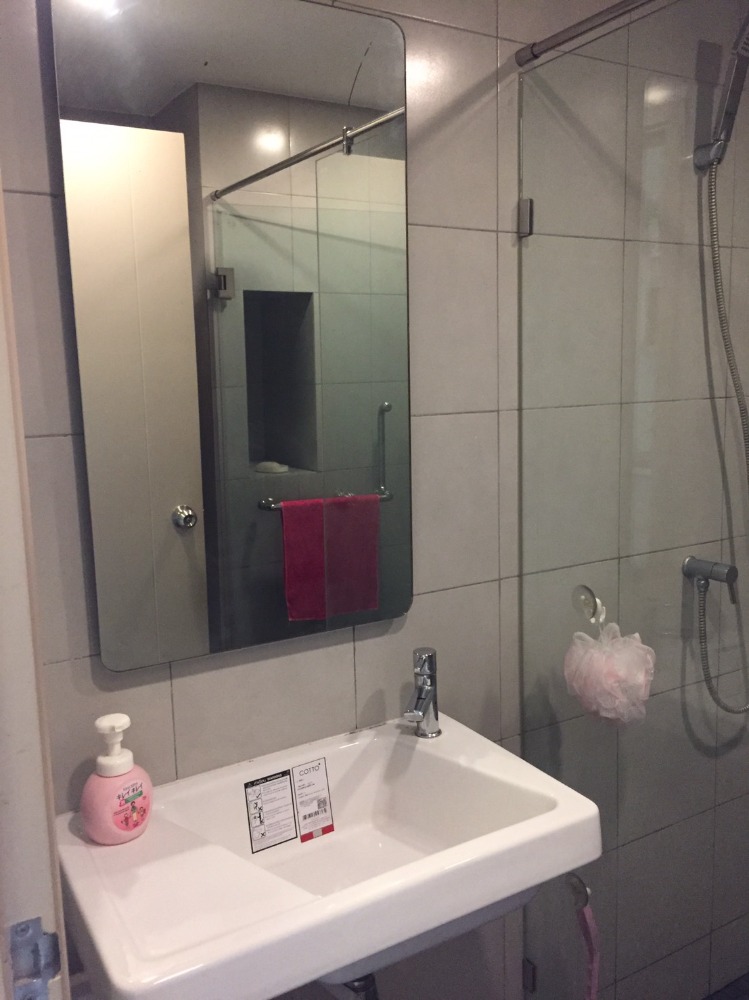 For RentCondoOnnut, Udomsuk : [Reserved] Elio Del Ray (24 sqm) Building E, 2nd floor, school view, ready to move in room. Beautiful swimming pool near BTS Udomsuk