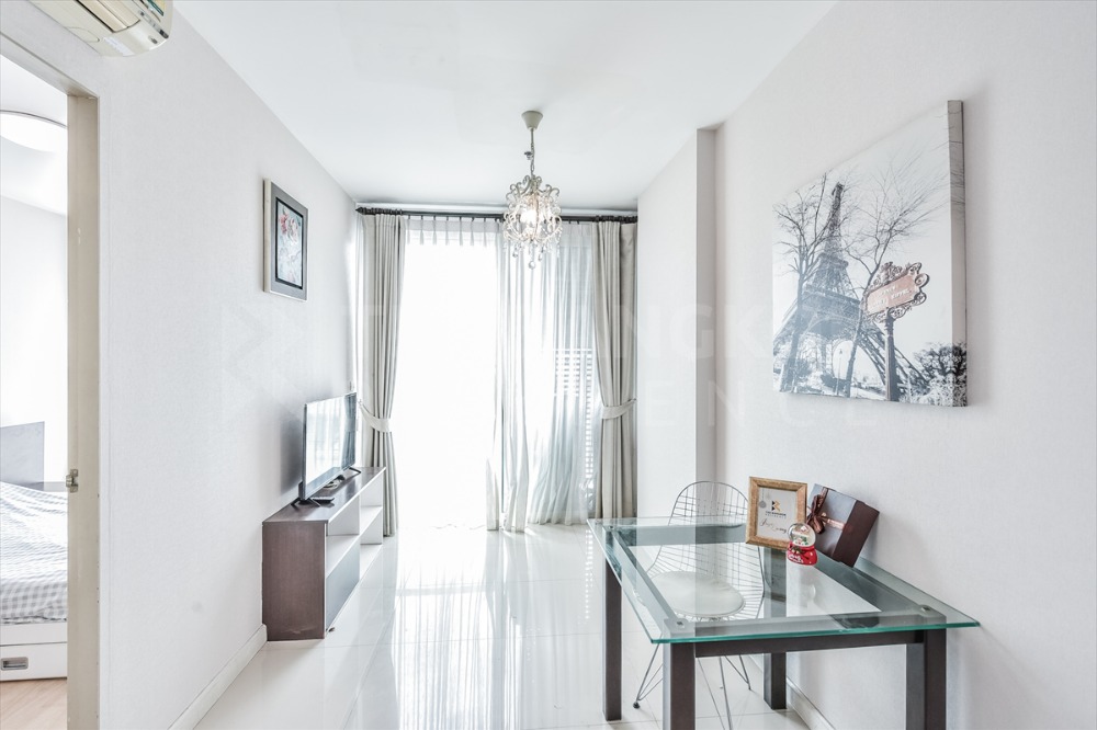 For SaleCondoSapankwai,Jatujak : Urgent price within this month. Ideo Mix Phahonyothin, 2 bedrooms, only 6.54 MB. Tel. 092 261 0895