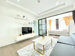 For RentCondoNawamin, Ramindra : Condo for rent at Park Exo Project, 34 sqm., Next to Chocolate View, price 9,000 baht, but can live on
