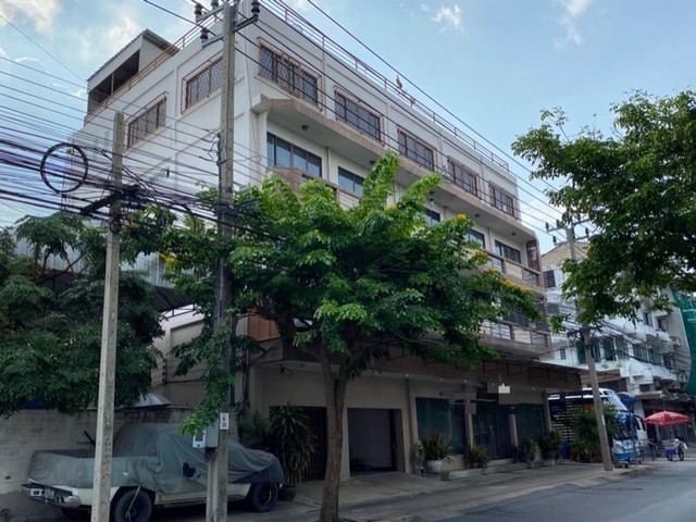 For RentShophouseSapankwai,Jatujak : Commercial building for rent, 5 booths in Mo Chit area, near BTS Mo Chit, accessible from many routes