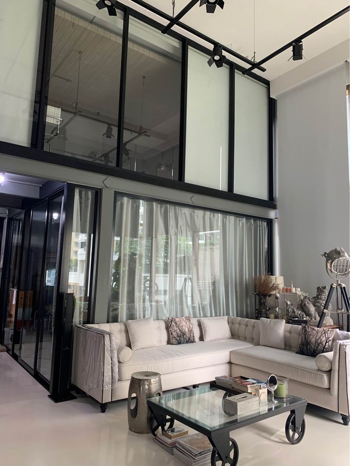 For RentCondoSukhumvit, Asoke, Thonglor : +++ Urgent rent, large luxury decorated room +++ The Emporio Place, 3 bedrooms, Duplex 161 sq m, overlooking the Chao Phraya River, 48.4 sq m, fully furnished, ready to move in!!