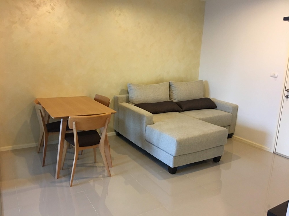 For RentCondoRama9, Petchburi, RCA : # Condo for rent Aspire Rama 9 only 400 meters away from MRT Rama 9 Station - Type 1 bedroom, 1 living room, 1 separate kitchen, with balcony - Area 39 sq.m., 10th floor - Rent 14,000 baht/month