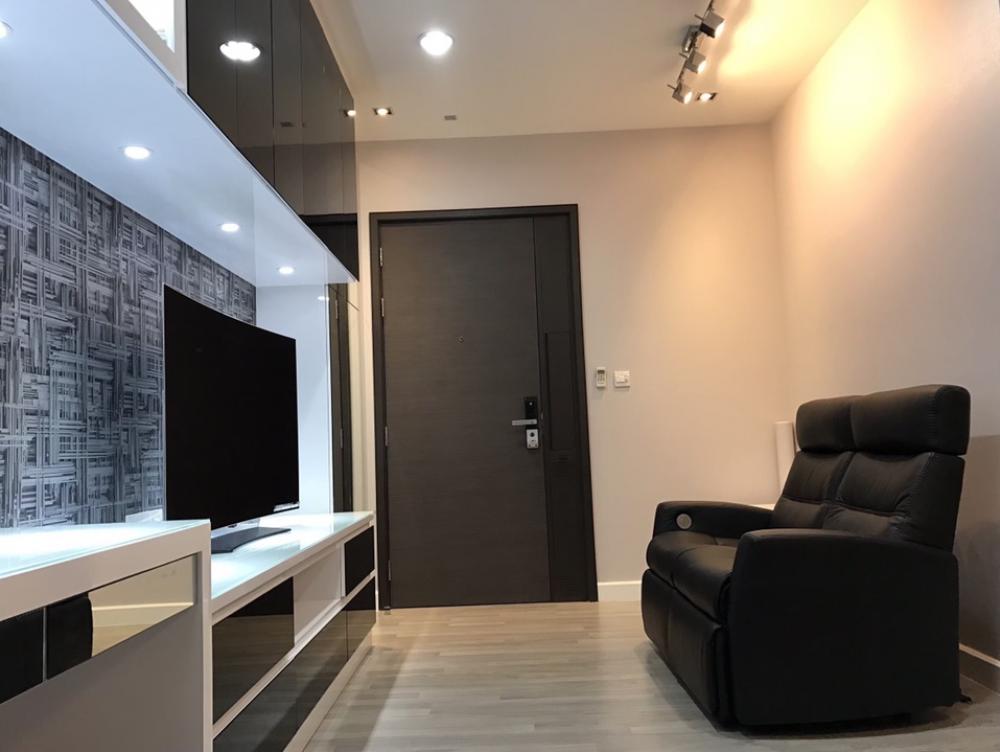 For SaleCondoSiam Paragon ,Chulalongkorn,Samyan : Condo for sale, The Room Rama4, Built in furniture, ready to move in. For sale by owner, one-handed, never rented, near MRT Hua Lamphong, only 440 meters, price only 8,000,000 baht.