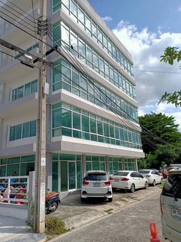 For RentShophouseKaset Nawamin,Ladplakao : 5 storey office building for rent near the expressway Nuanchan area There is a compartment for an elevator.