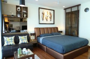 For RentCondoPattaya, Bangsaen, Chonburi : Condo for rent at Palm Wongamart with fully furnished, private beach, seaview